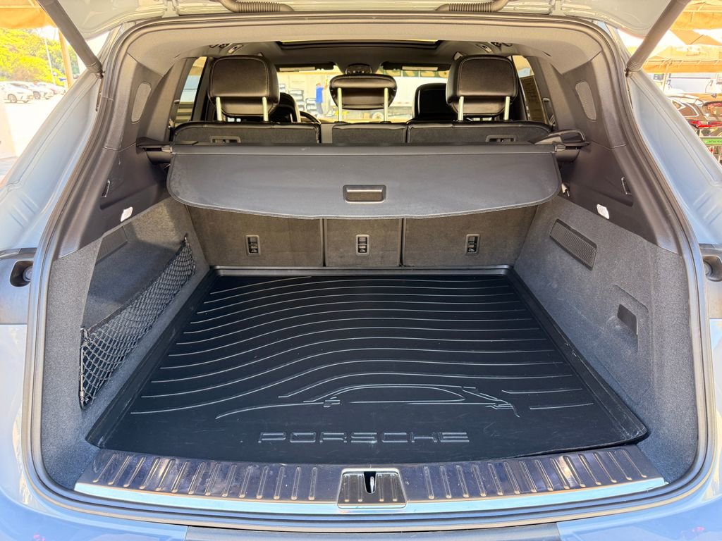 Used 2024 Porsche Cayenne image 12