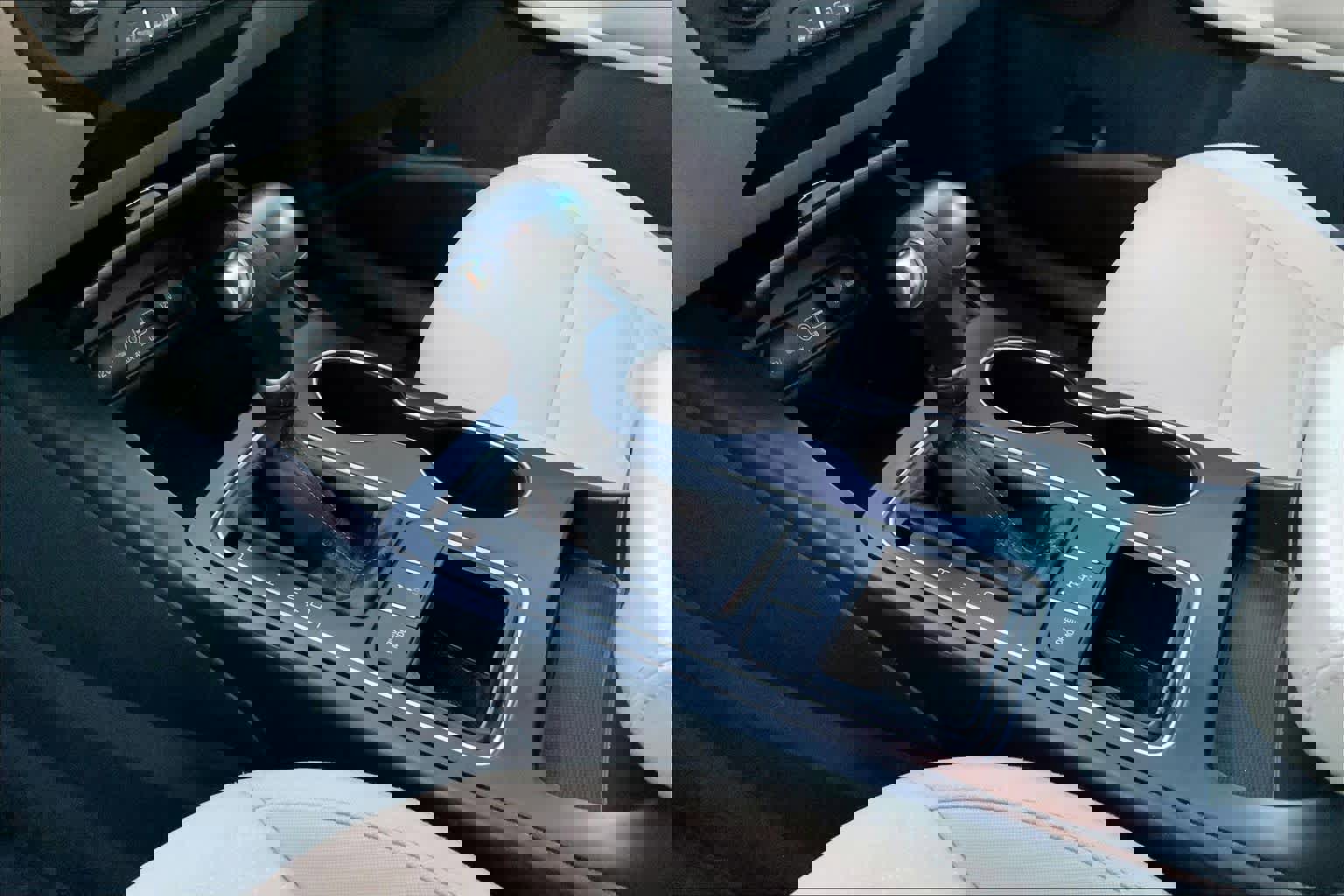 Used 2019 Kia Sorento LX image 16