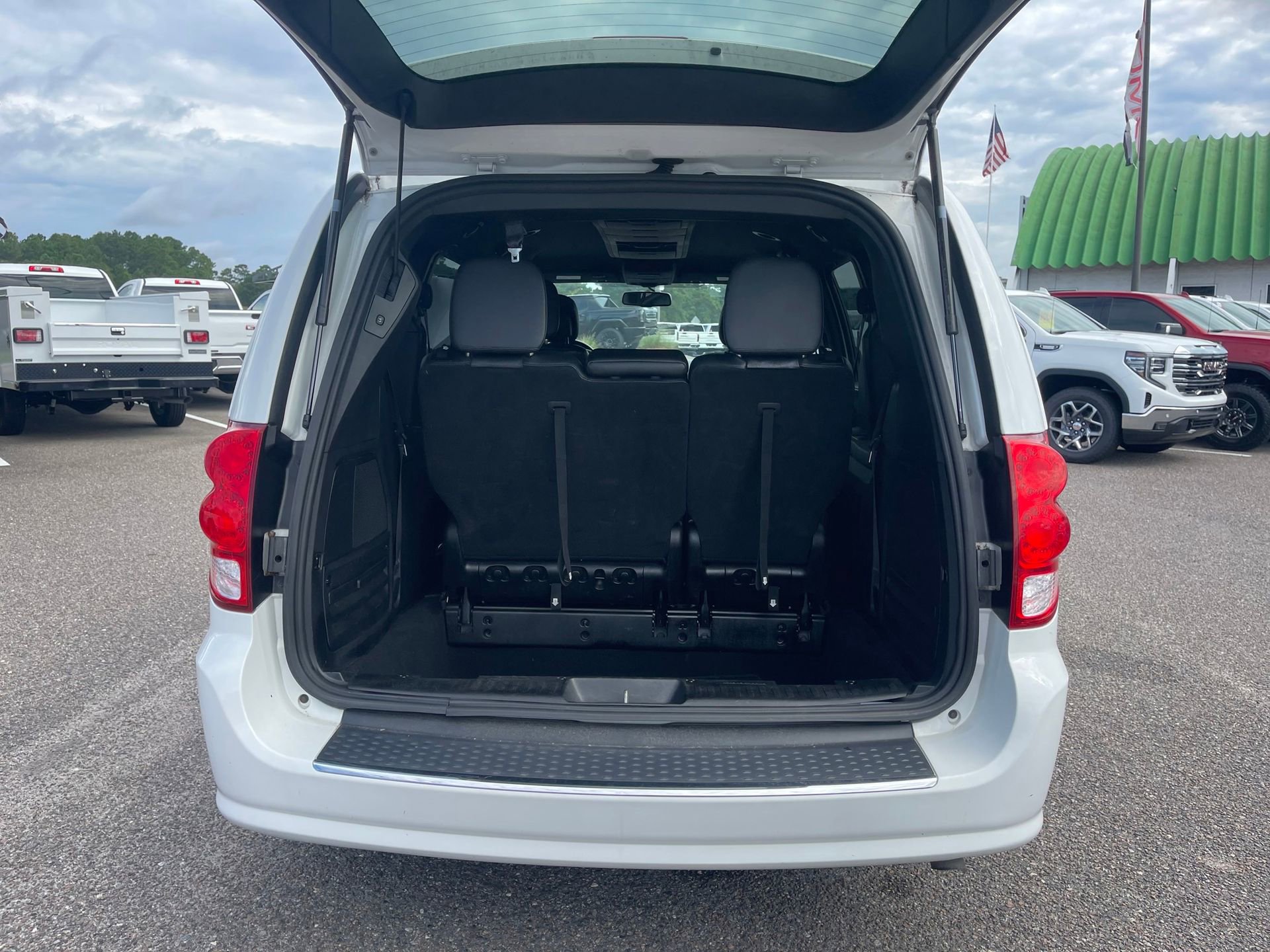 Used 2017 Dodge Grand Caravan GT image 22