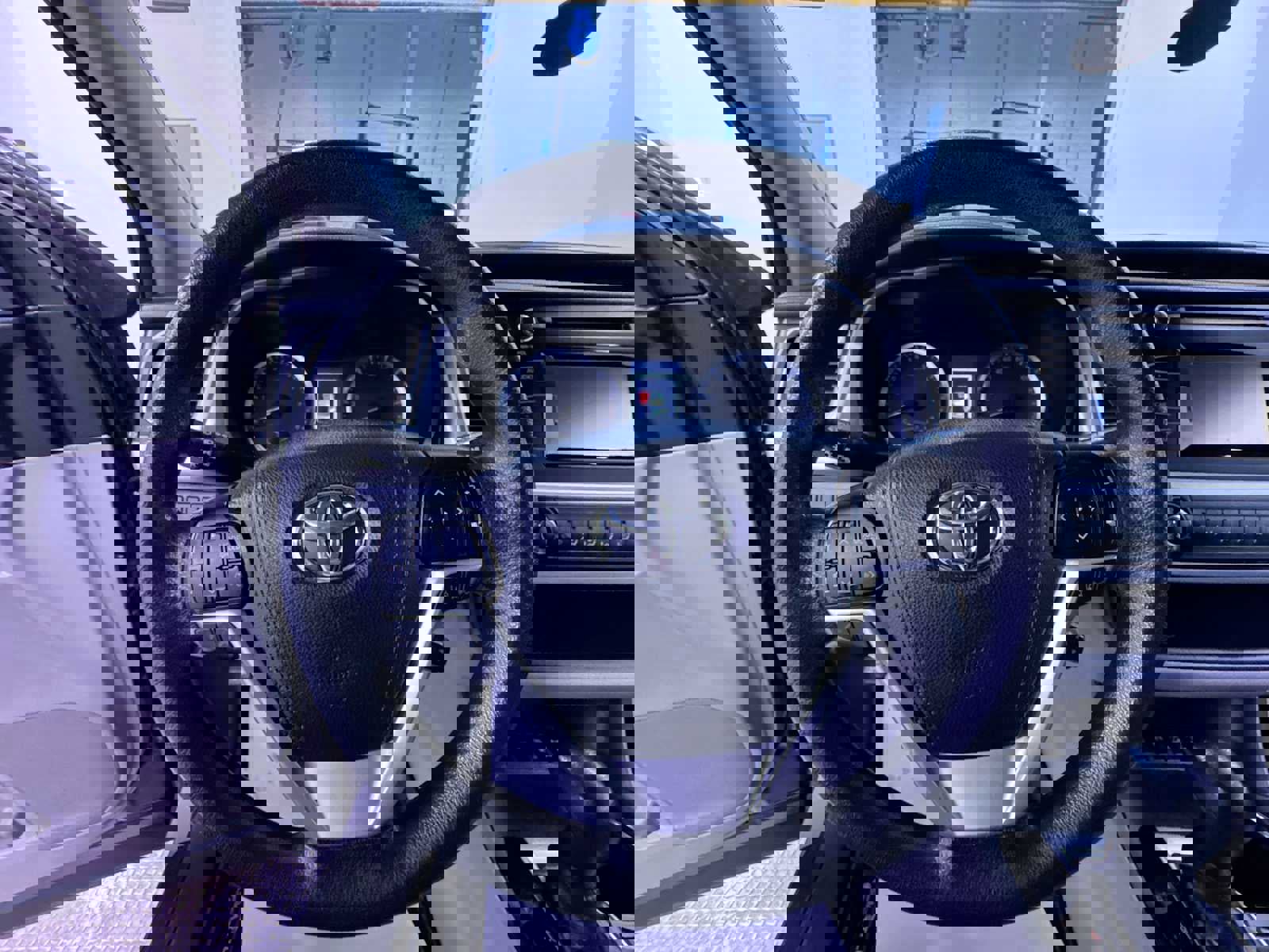 Used 2018 Toyota Highlander LE image 15