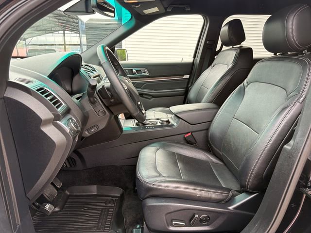 Used 2017 Ford Explorer Limited w/ Equipment Group 303A AWD/4WD image 10