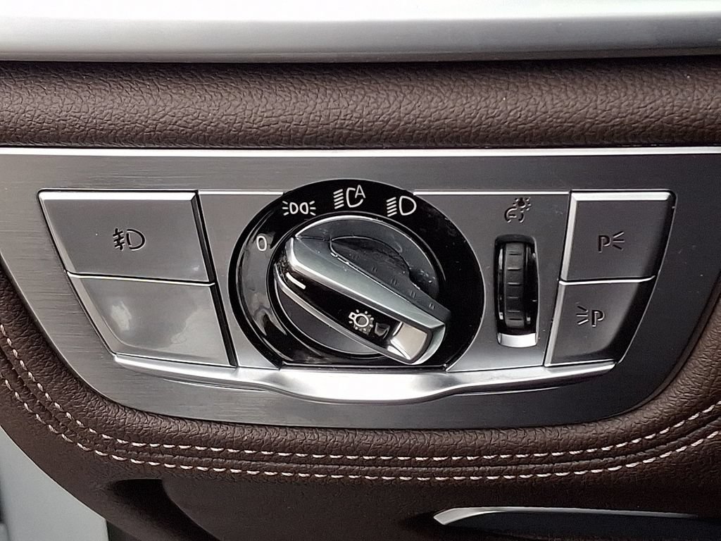 Used 2016 BMW 750i xDrive AWD/4WD image 28