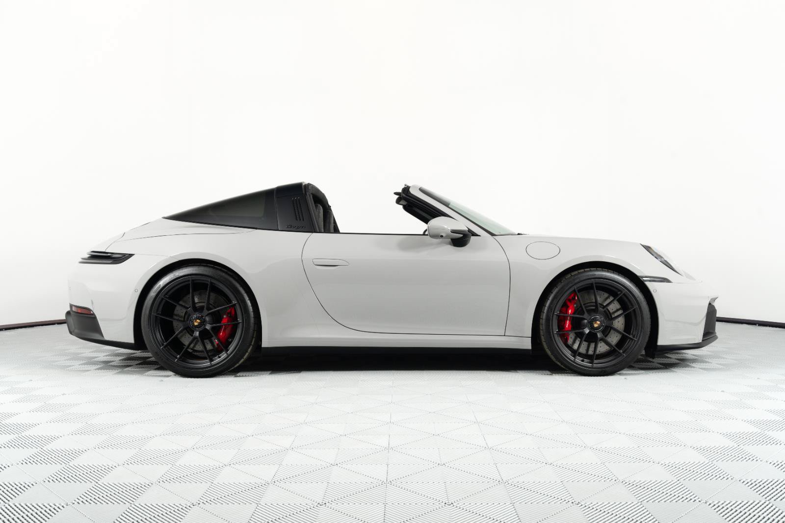 Used 2025 Porsche 911 Targa 4 GTS AWD/4WD image 19