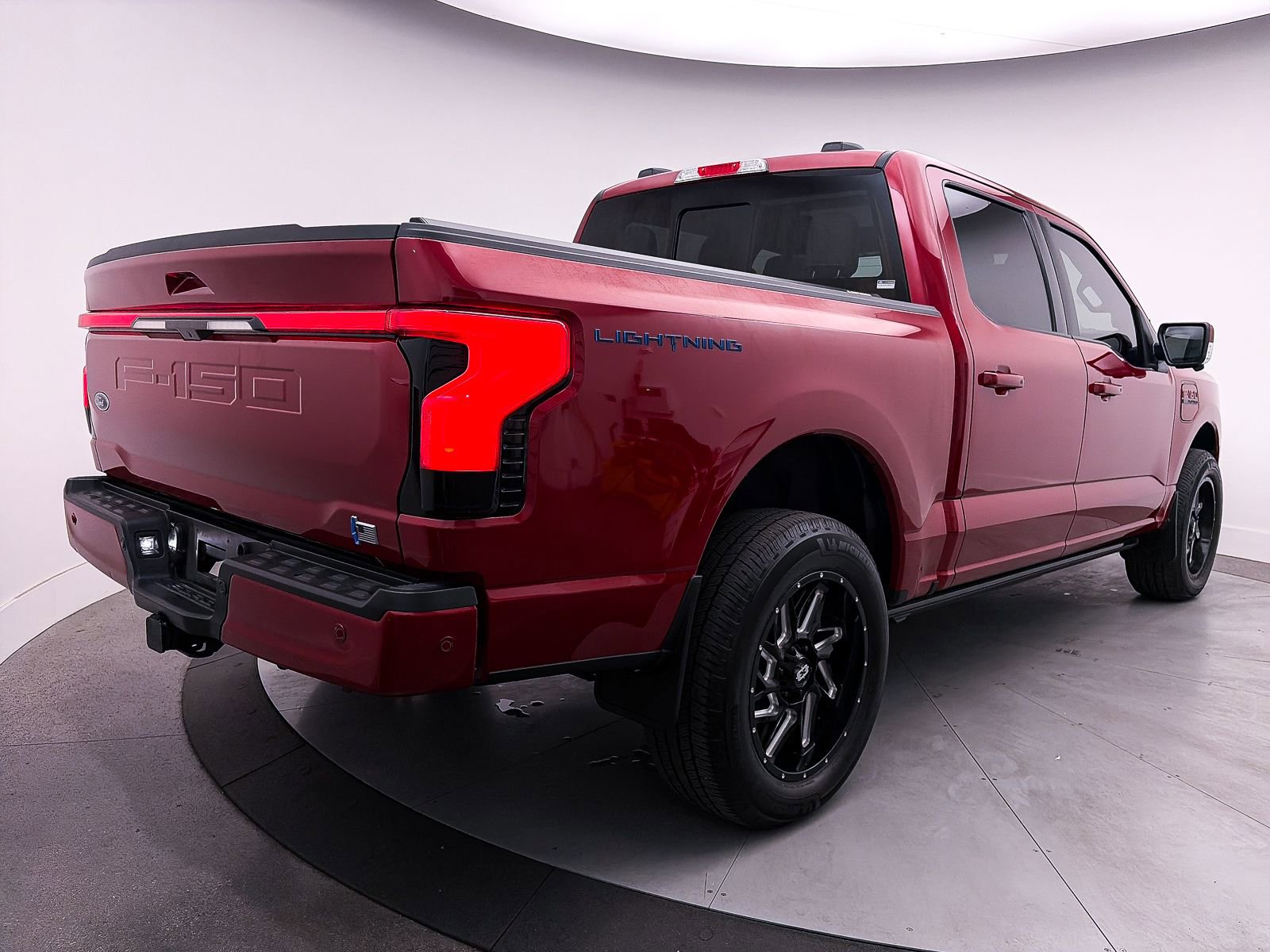 Used 2023 Ford F150 Lightning Platinum image 18