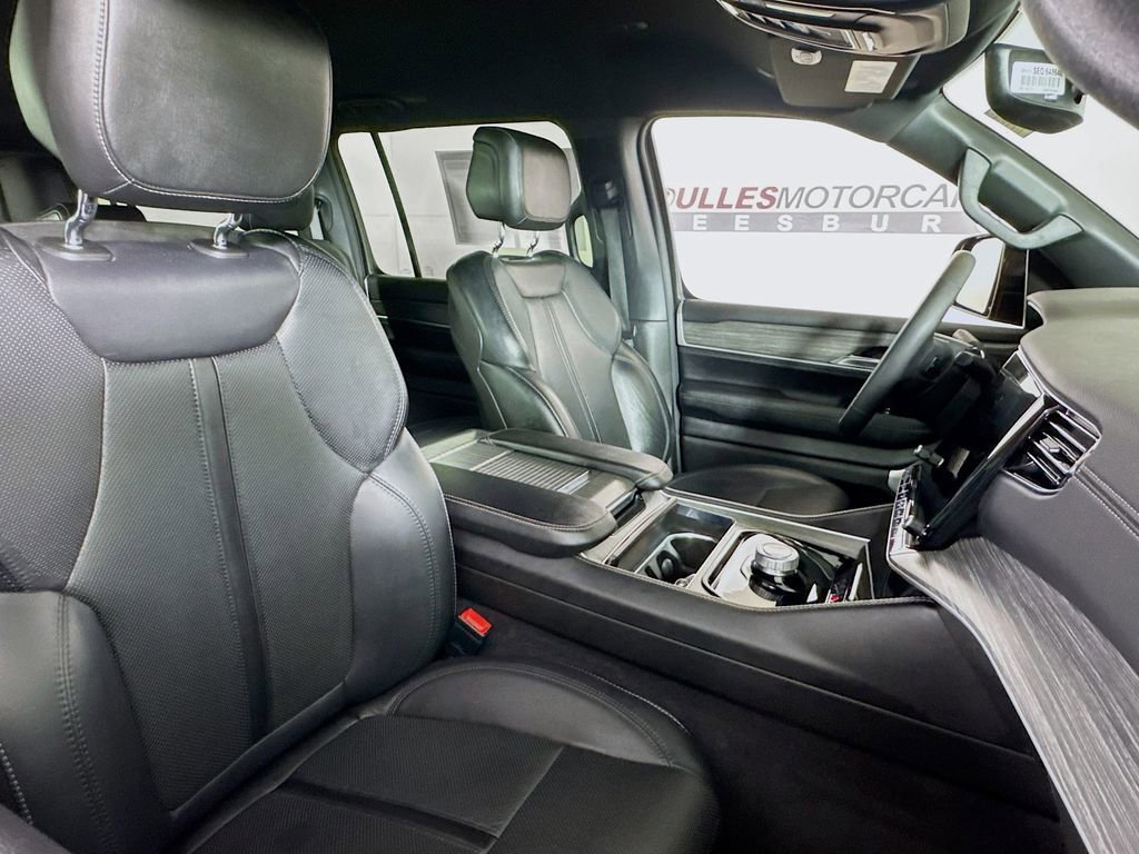 Used 2024 Jeep Wagoneer L Series II w/ Flexible Seating Group image 29
