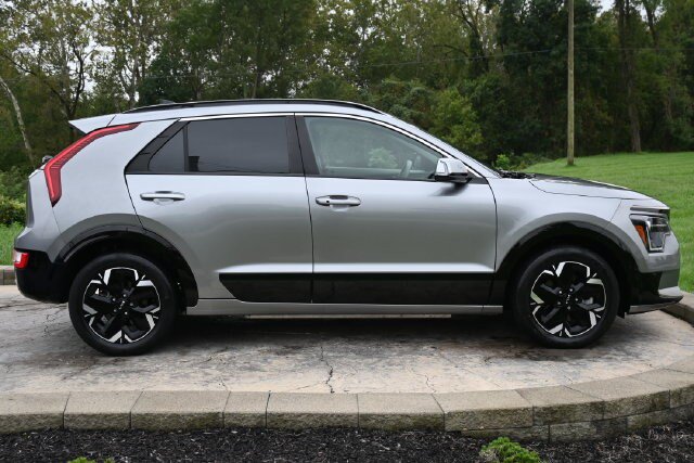 Used 2023 Kia Niro Wind w/ Wind Preserve Package FWD image 4