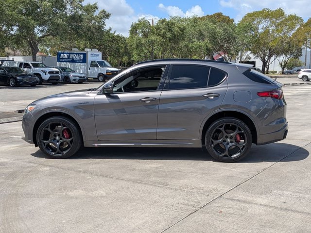 Used 2022 Alfa Romeo Stelvio Veloce image 9
