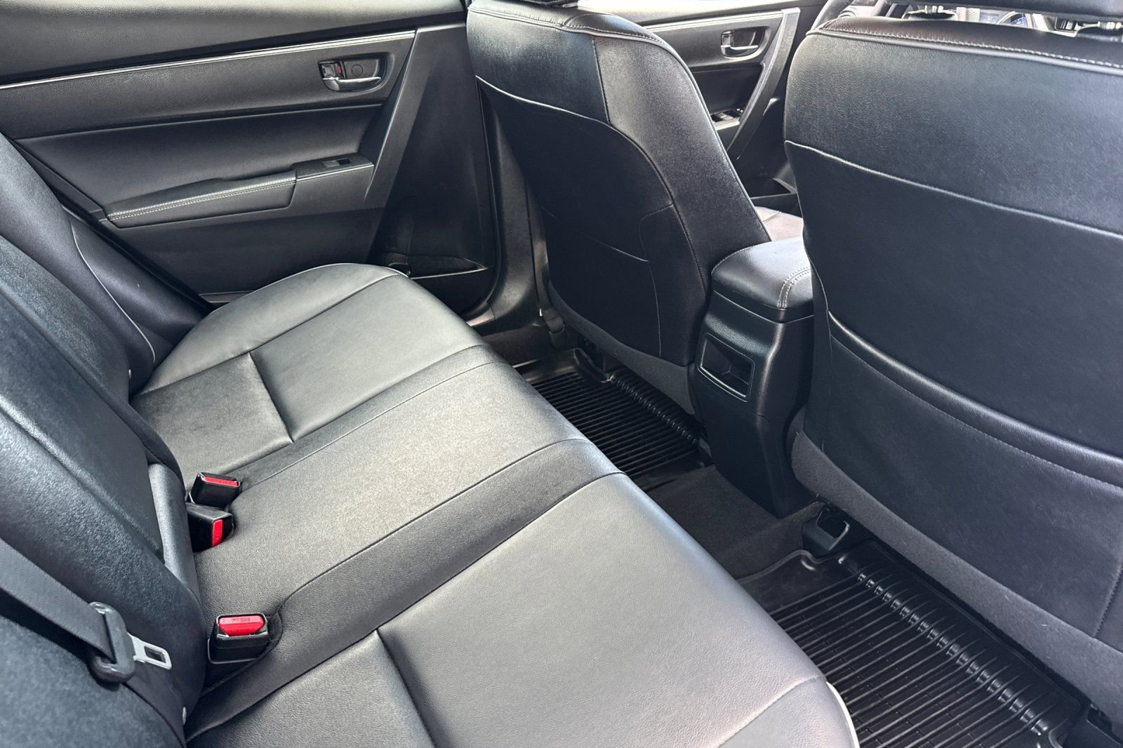 Used 2018 Toyota Corolla XLE image 18
