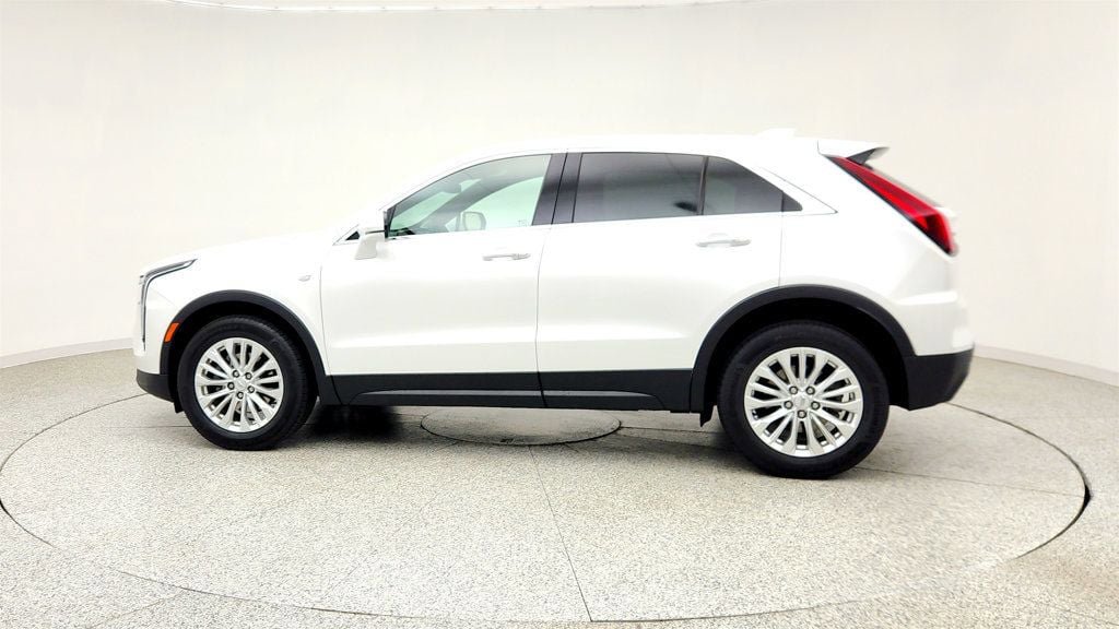 Used 2024 Cadillac XT4 Luxury w/ Cold Weather Package FWD image 8