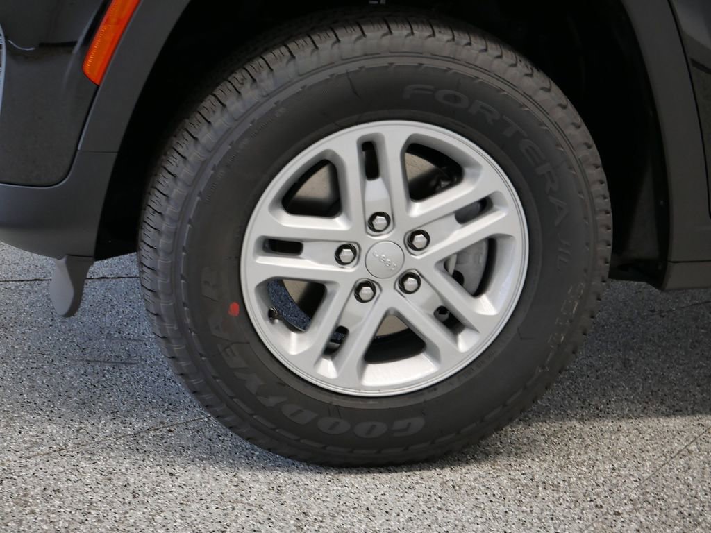 New 2025 Jeep Grand Cherokee Laredo w/ Luxury Tech Group I image 50