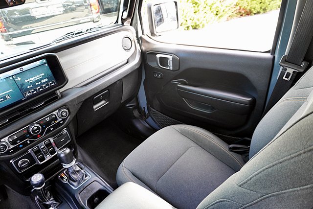 Used 2024 Jeep Wrangler Unlimited AWD/4WD image 29