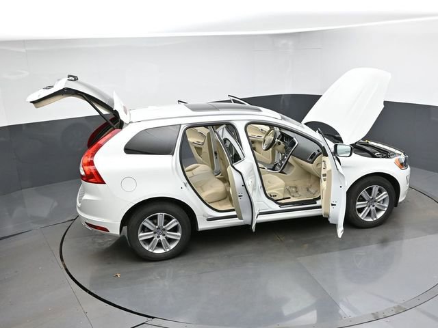 Used 2016 Volvo XC60 T6 w/ Proximity Package image 40