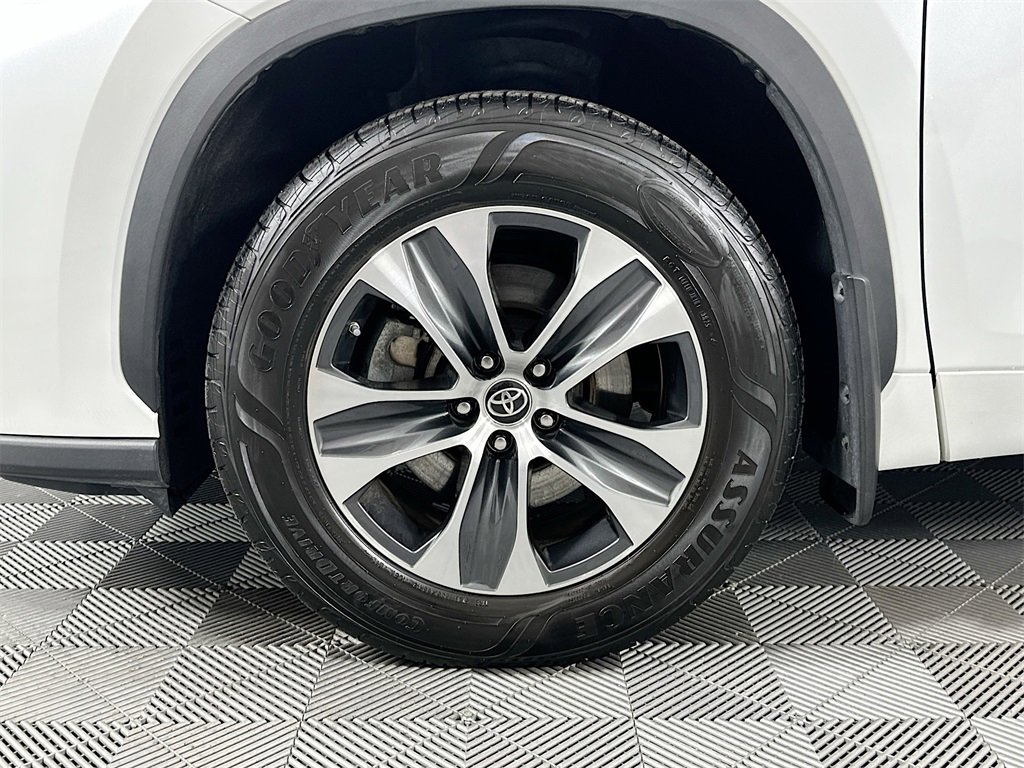 Used 2023 Toyota Highlander XLE image 35