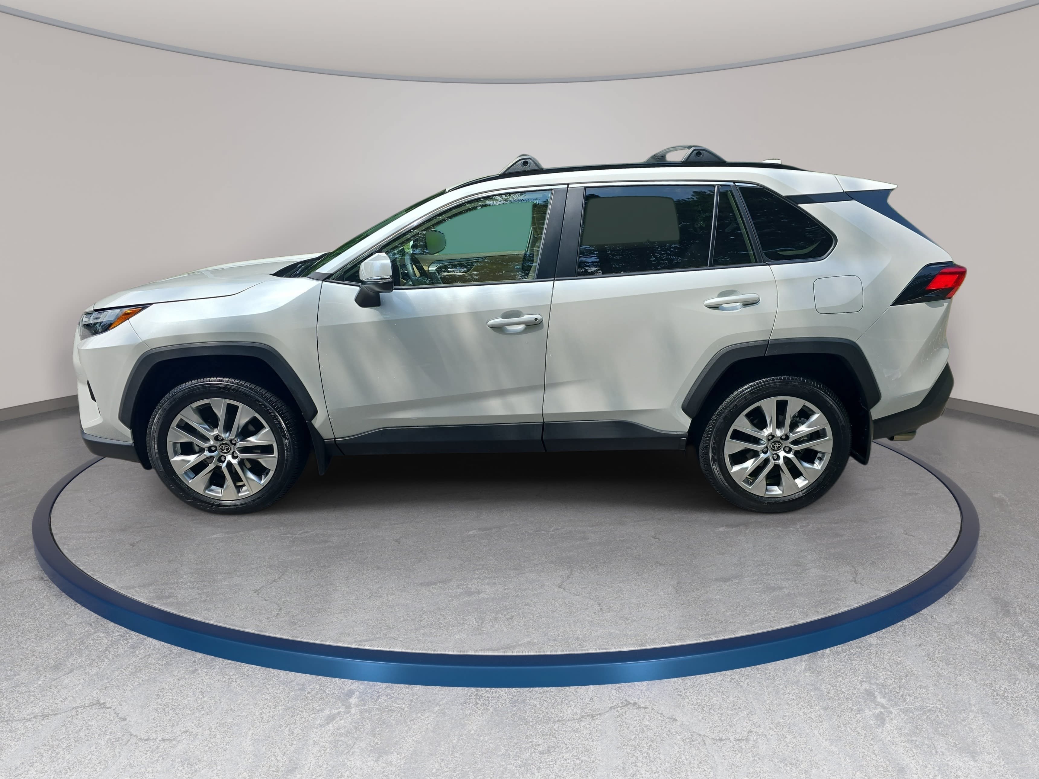 Used 2025 Toyota RAV4 XLE Premium FWD image 8