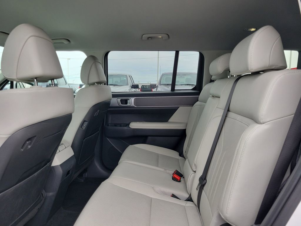 Used 2025 Hyundai Santa Fe SEL AWD/4WD image 14