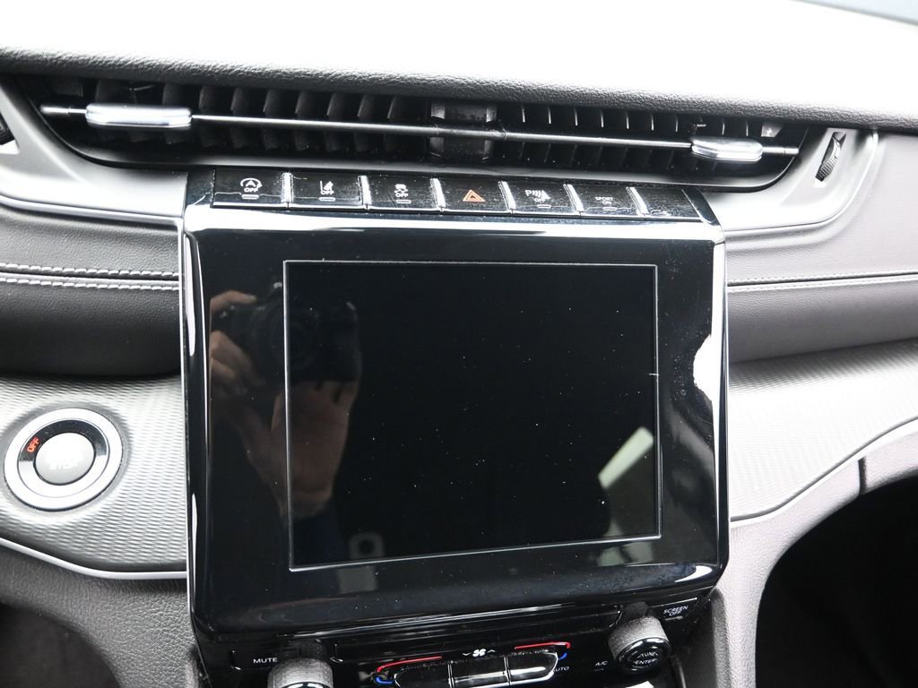 Used 2023 Jeep Grand Cherokee Laredo AWD/4WD image 12
