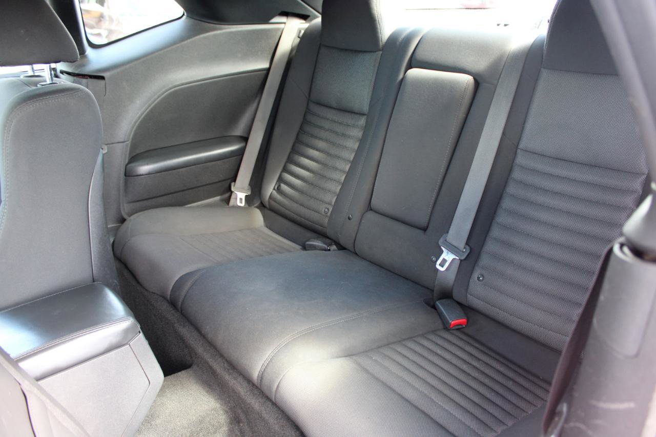 Used 2013 Dodge Challenger SXT image 13