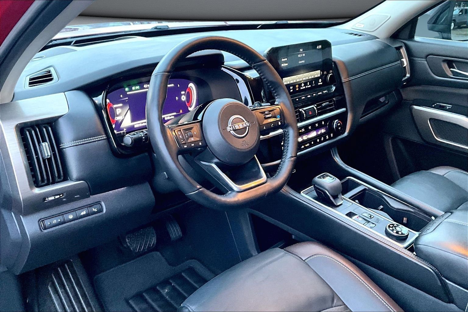 Used 2023 Nissan Pathfinder Platinum image 16