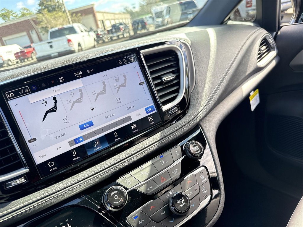 New 2026 Chrysler Pacifica Select image 20