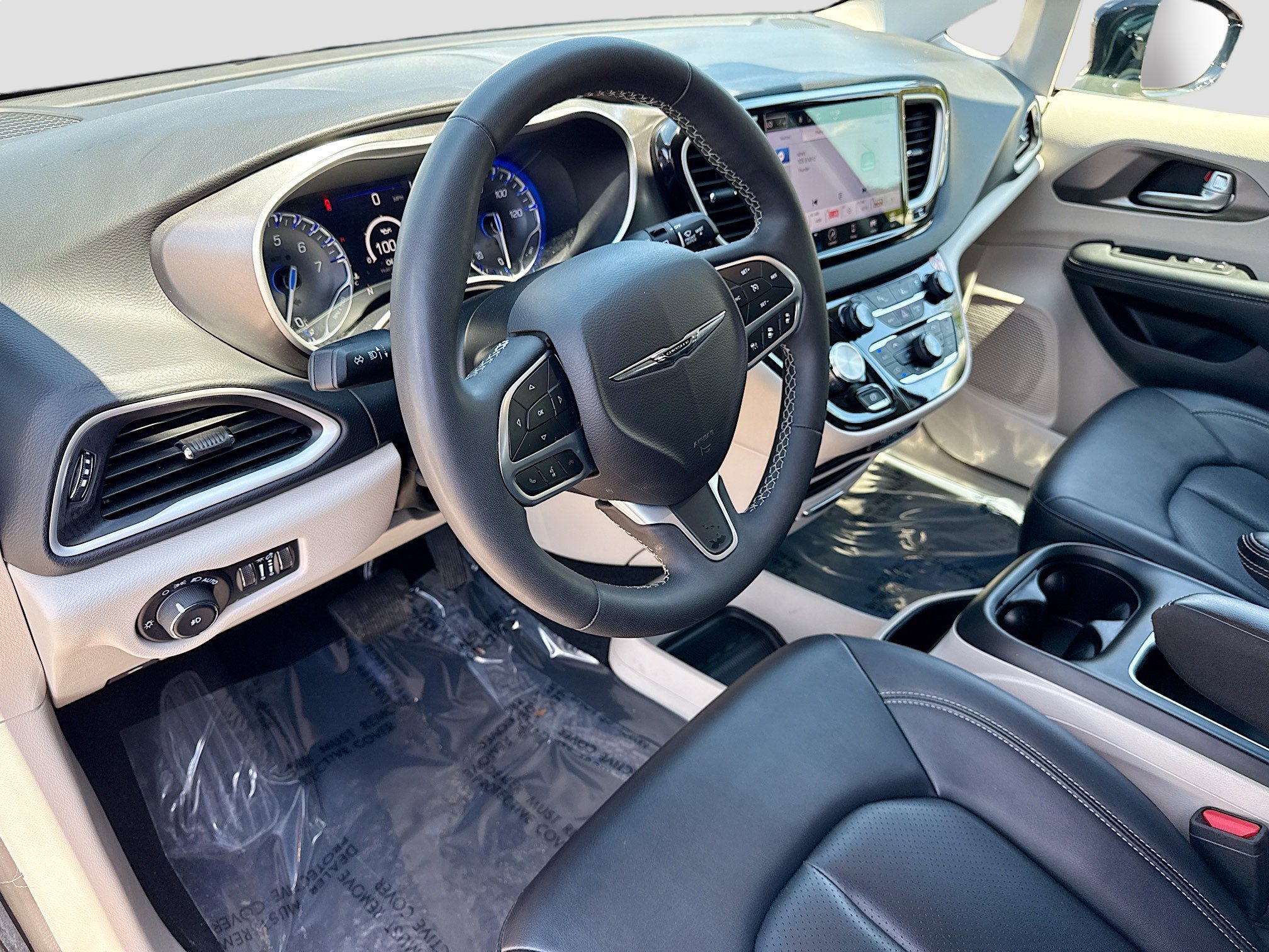 Used 2024 Chrysler Pacifica Touring-L FWD image 26
