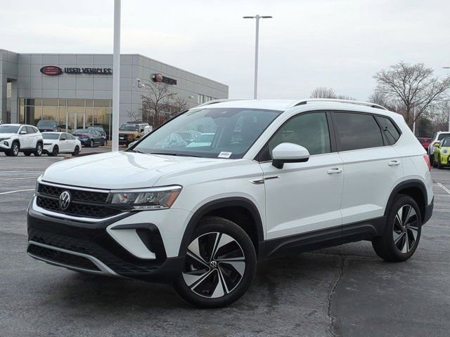 Used 2024 Volkswagen Taos SE AWD/4WD image 2