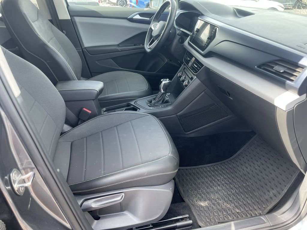 Certified 2022 Volkswagen Taos SE image 31