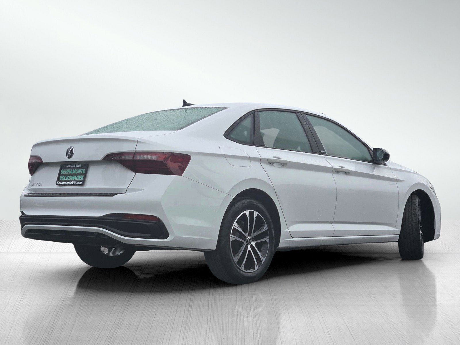 Used 2024 Volkswagen Jetta Sport image 4