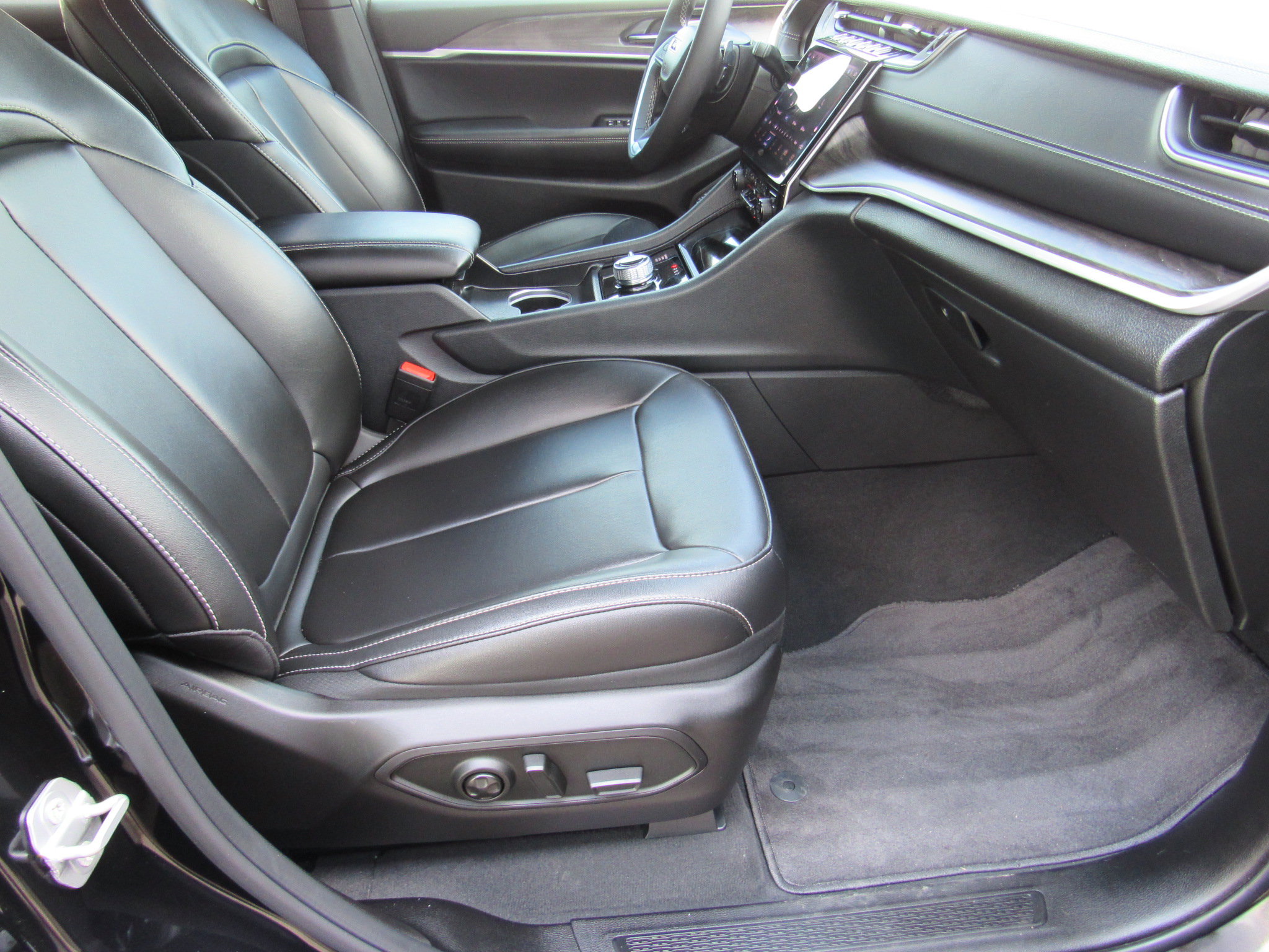 Used 2025 Jeep Grand Cherokee Limited AWD/4WD image 29