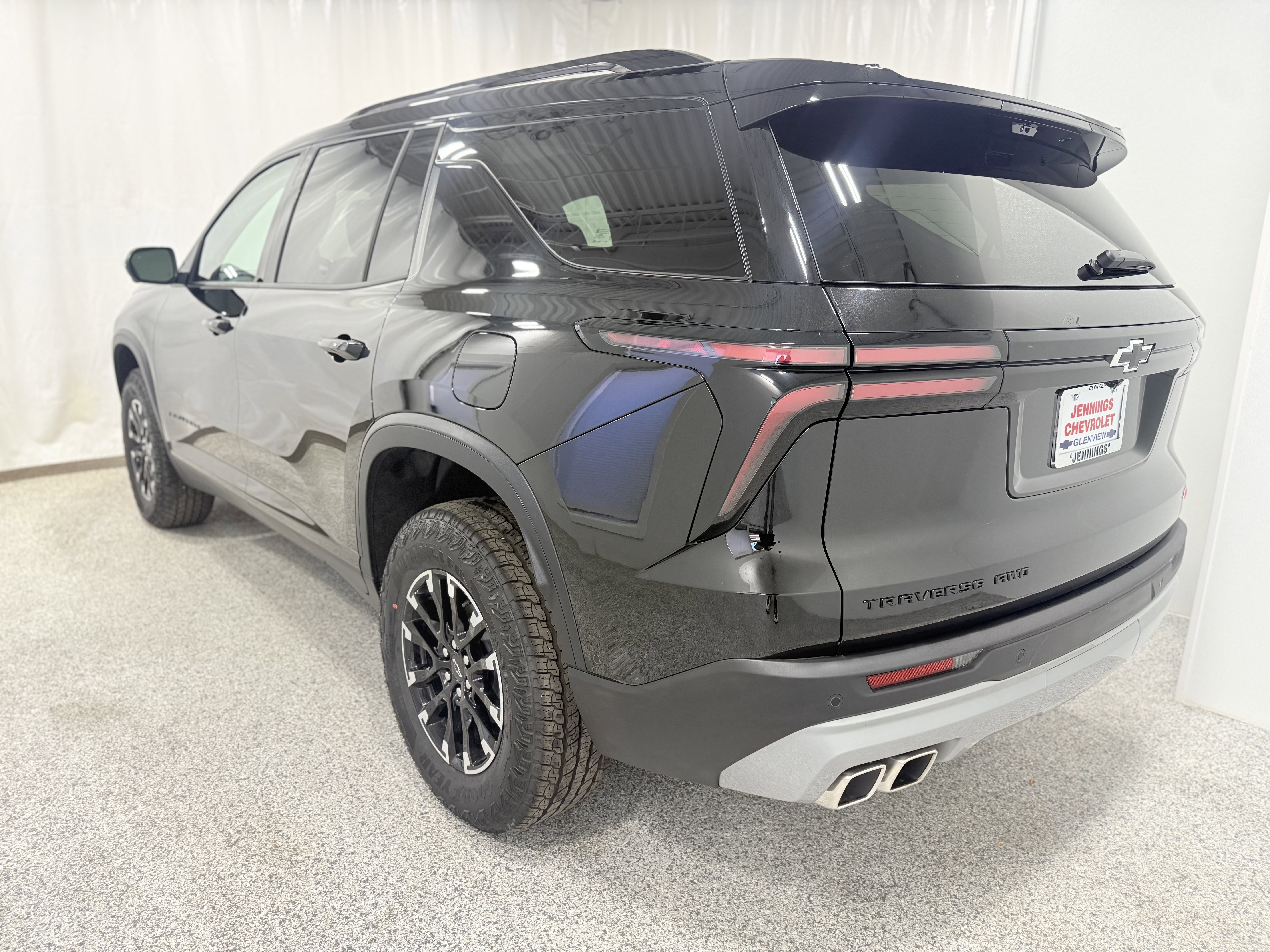 Used 2025 Chevrolet Traverse Z71 w/ Enhanced Driving Package image 6