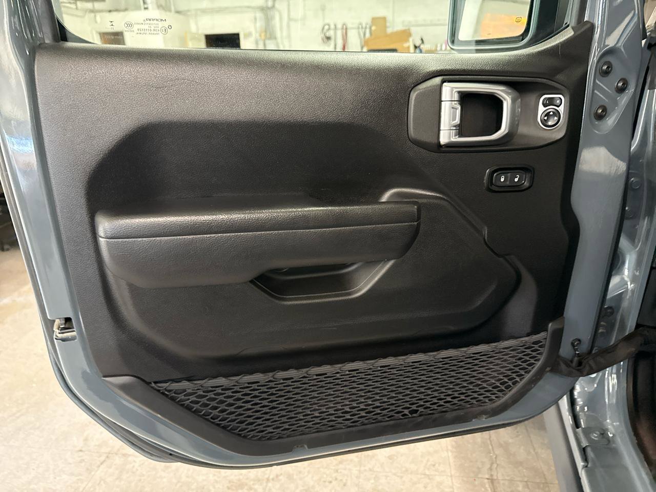 Used 2024 Jeep Wrangler Unlimited image 33