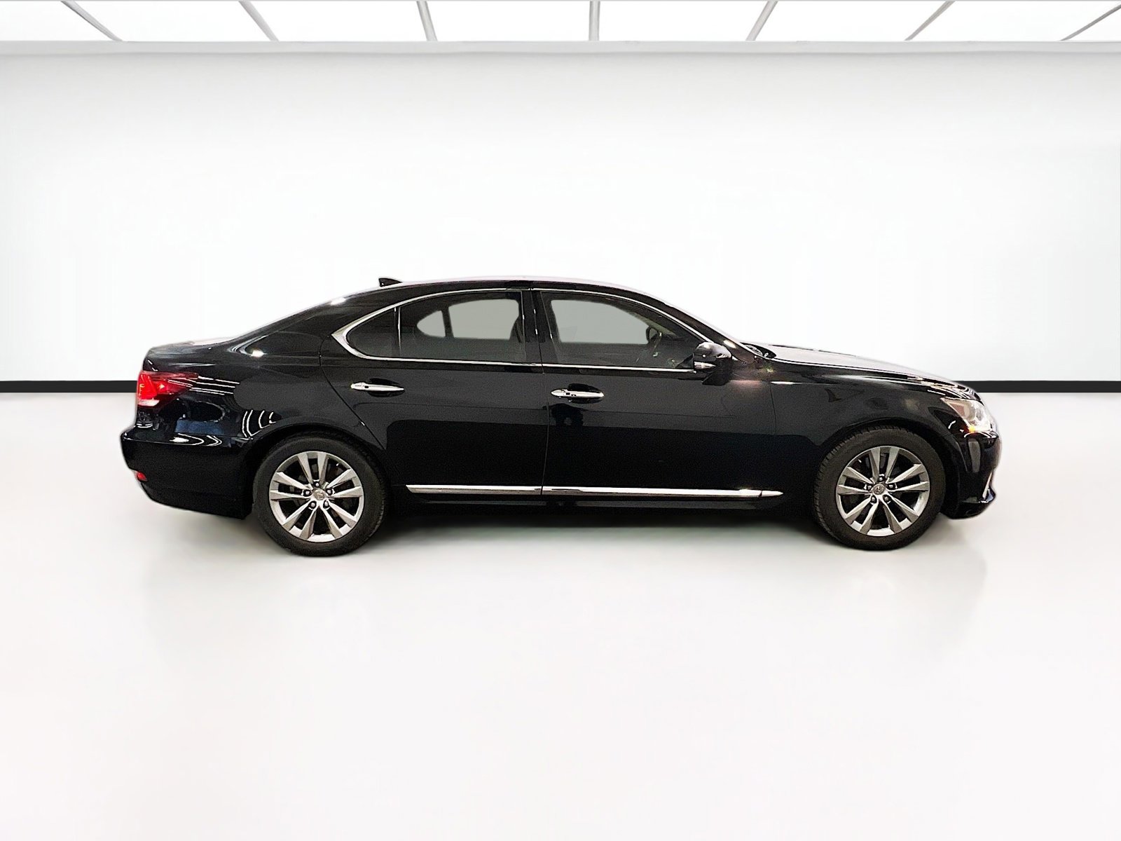 Used 2016 Lexus LS 460 w/ Comfort Package image 25