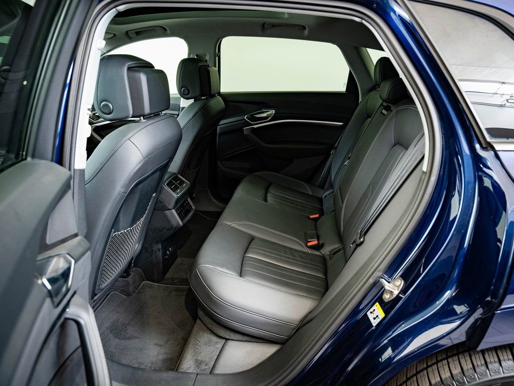 Used 2021 Audi e-tron Premium w/ Convenience Plus Package AWD/4WD image 32