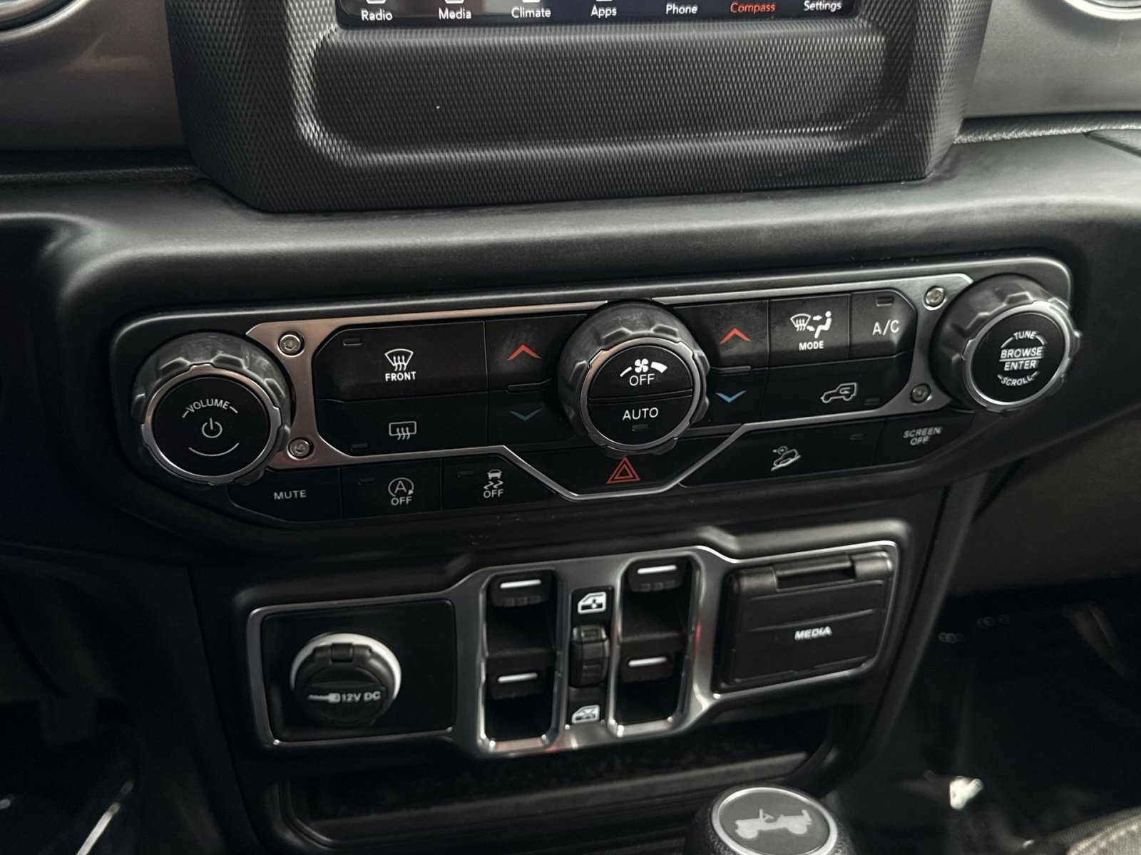 Used 2020 Jeep Wrangler Unlimited Sahara AWD/4WD image 20