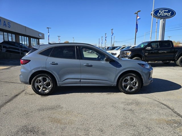 Used 2024 Ford Escape ST-Line image 2