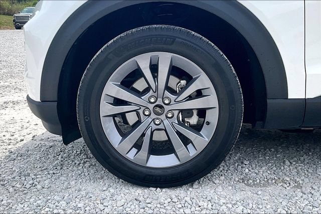 Used 2024 Ford Explorer XLT w/ Equipment Group 202A AWD/4WD image 8