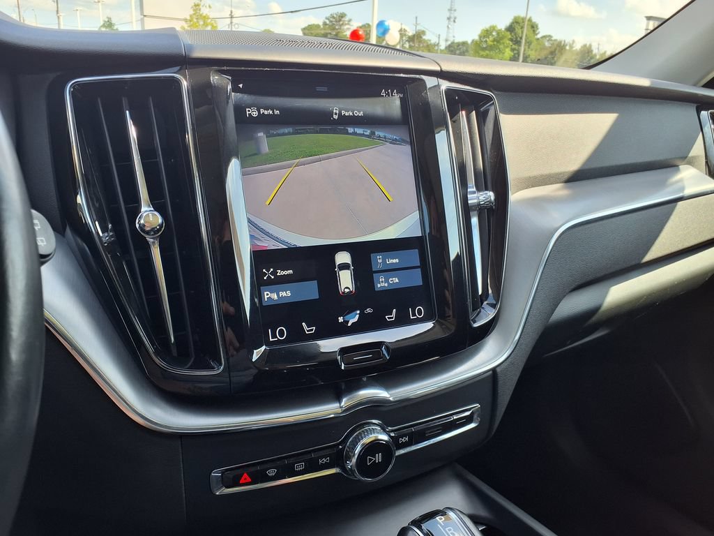 Used 2019 Volvo XC60 T5 Momentum w/ Multimedia Package AWD/4WD image 30