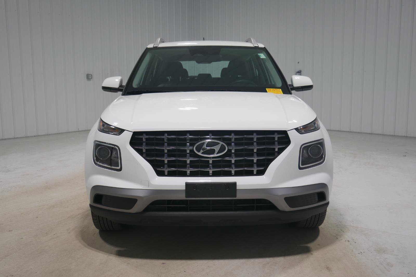 Used 2024 Hyundai Venue SEL image 2