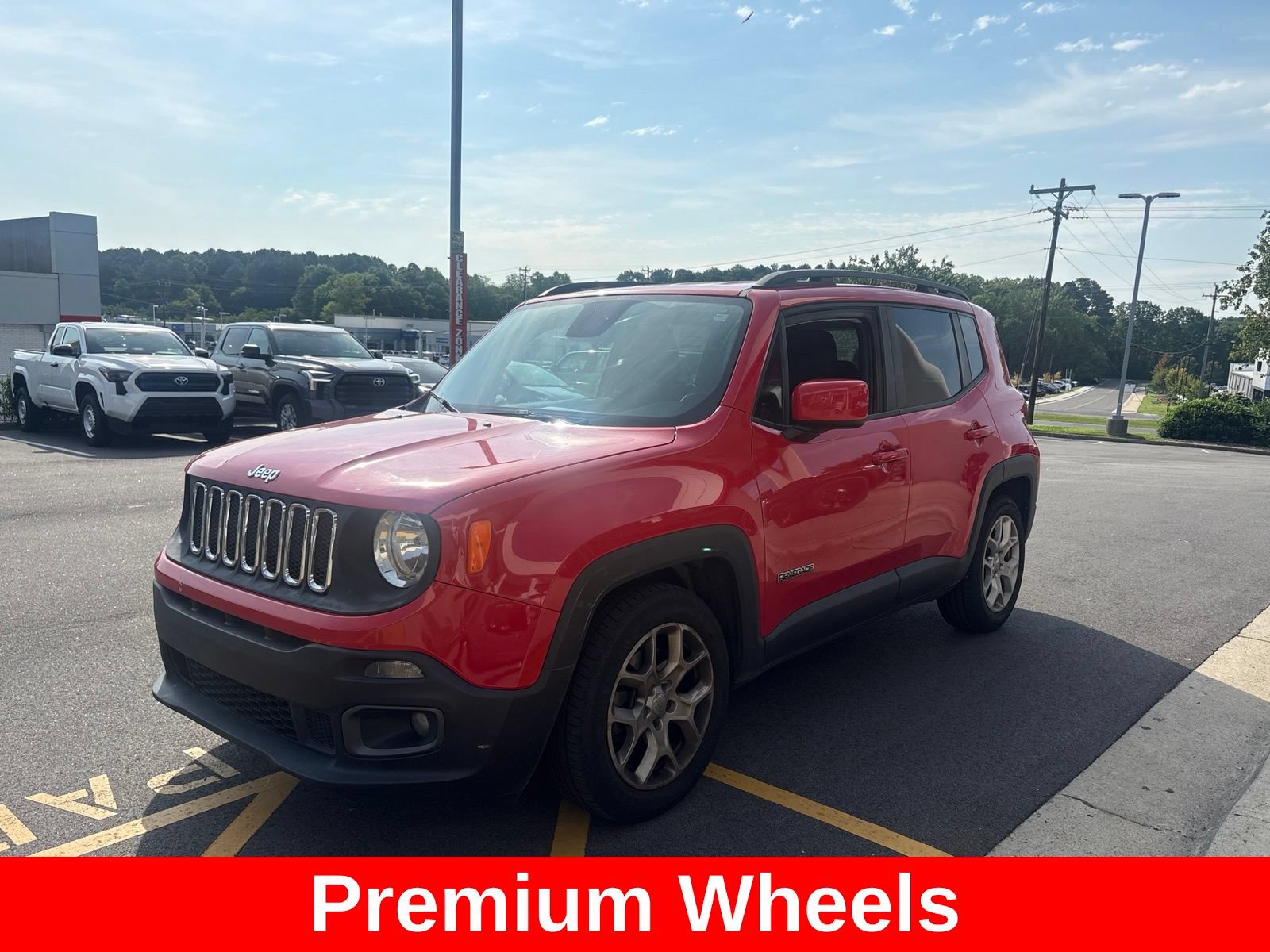 Used 2015 Jeep Renegade Latitude w/ Cold Weather Group FWD image 4