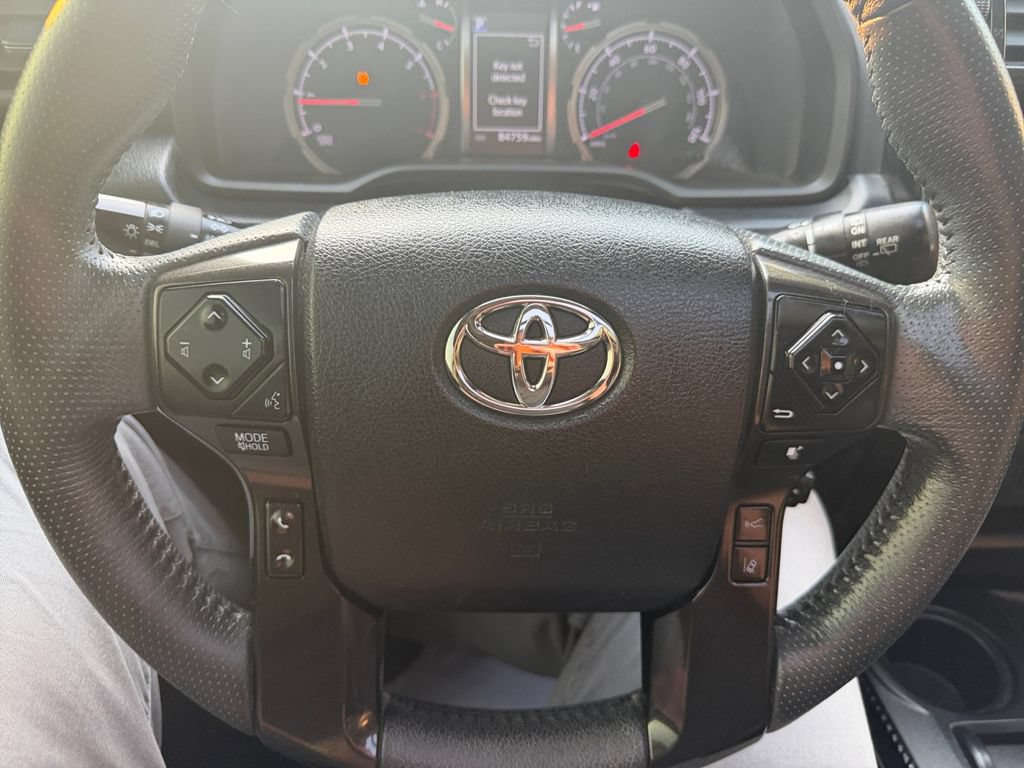 Used 2021 Toyota 4Runner Venture w/ Moonroof Package AWD/4WD image 19