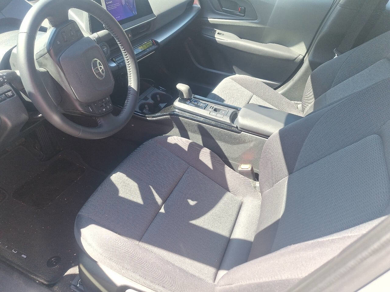 Used 2024 Toyota Prius LE image 2