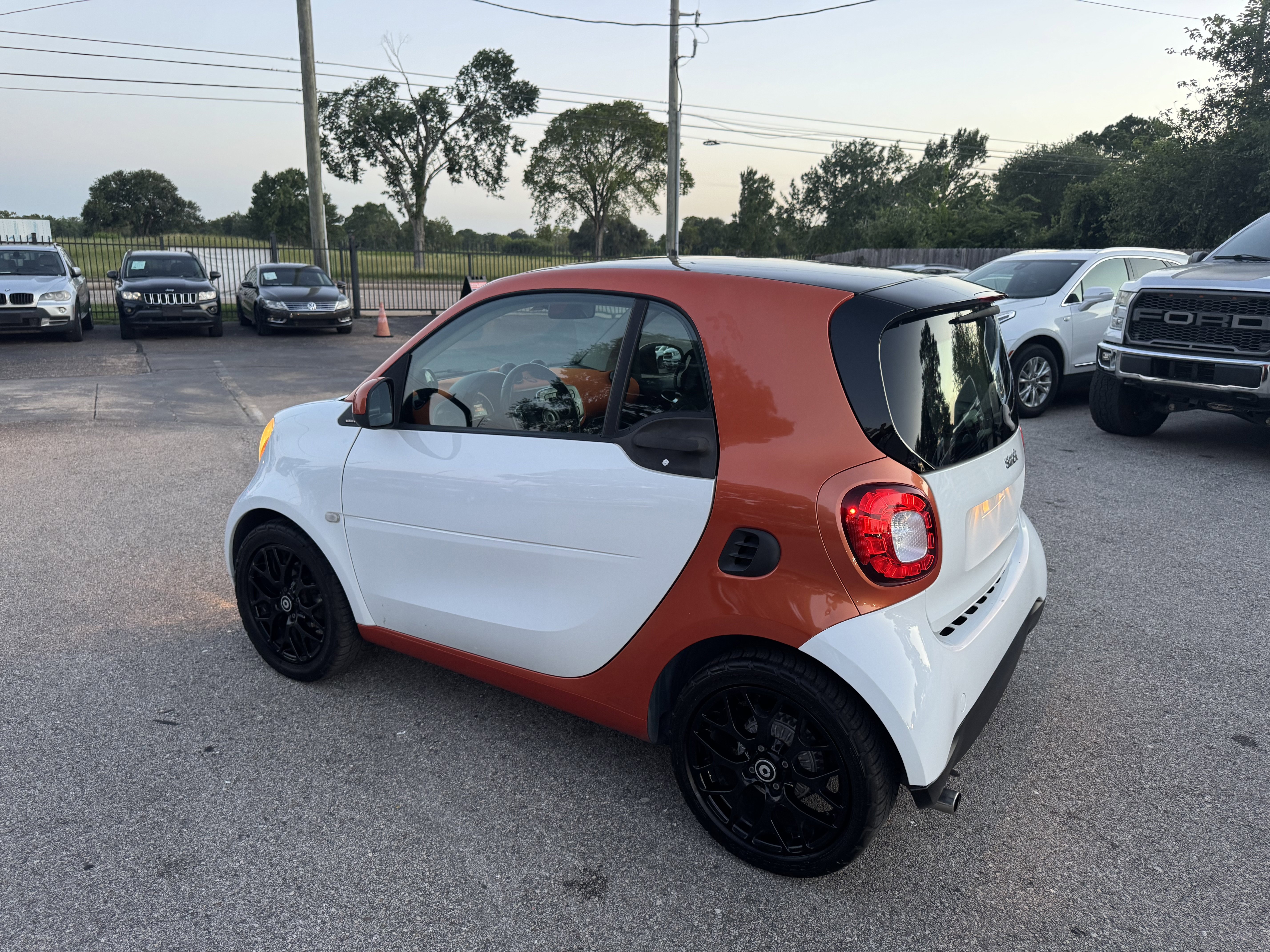 Used 2016 smart fortwo passion image 11