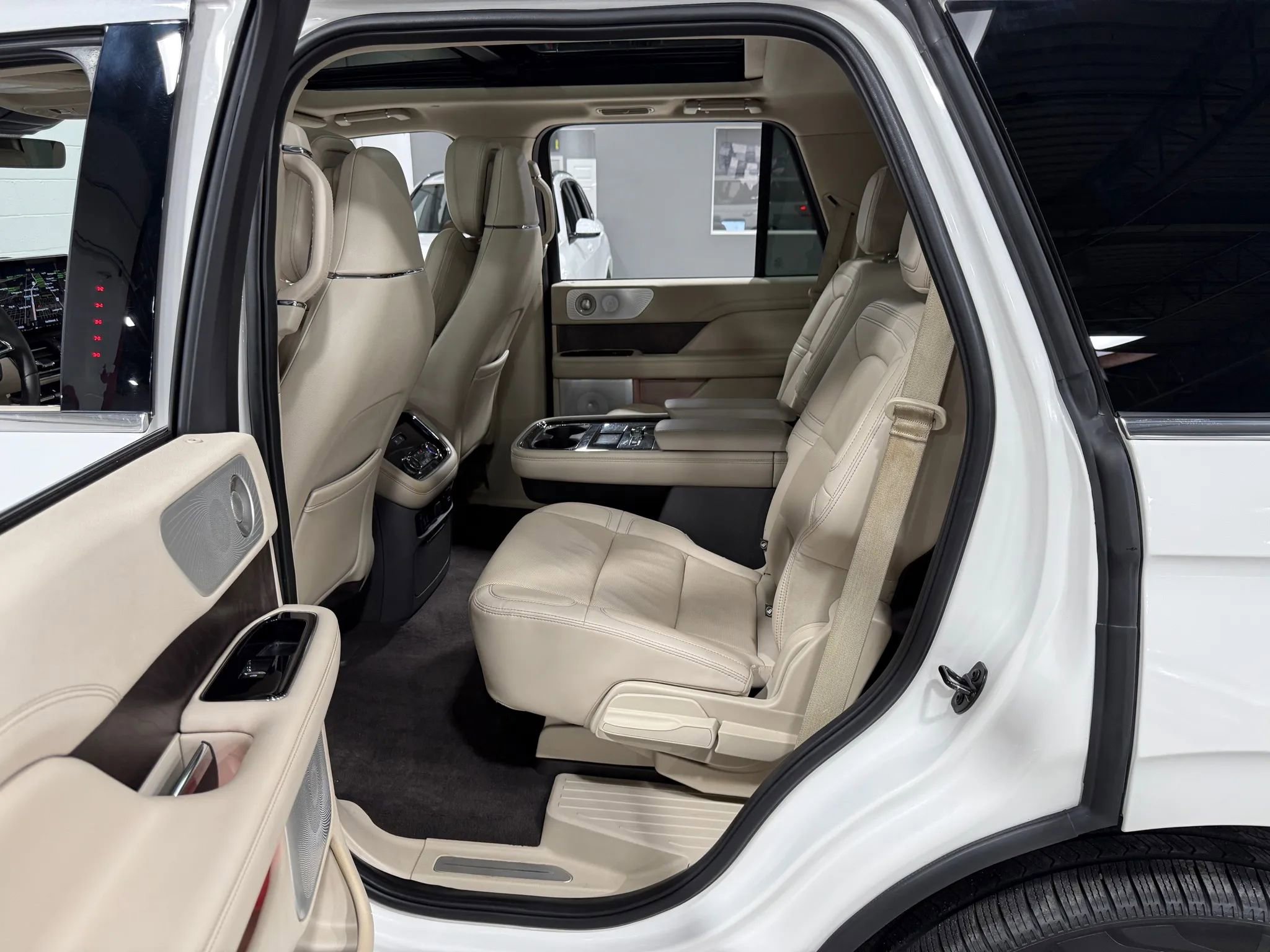 Used 2020 Lincoln Navigator Reserve w/ Luxury Package image 74