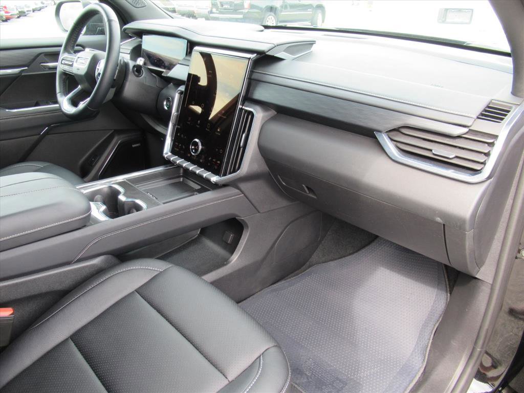 Used 2025 GMC Acadia Elevation image 11