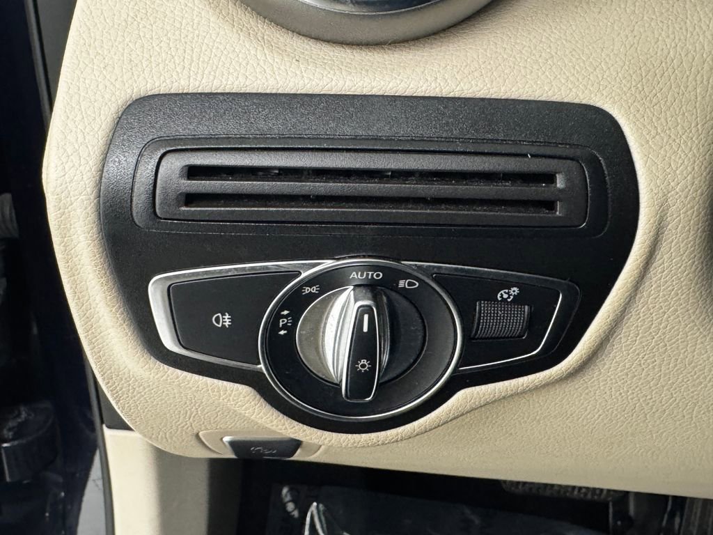 Used 2018 Mercedes-Benz GLC 300 4MATIC image 29