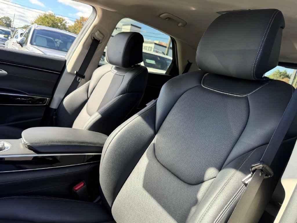 Certified 2025 Genesis GV70 2.5T AWD/4WD image 10