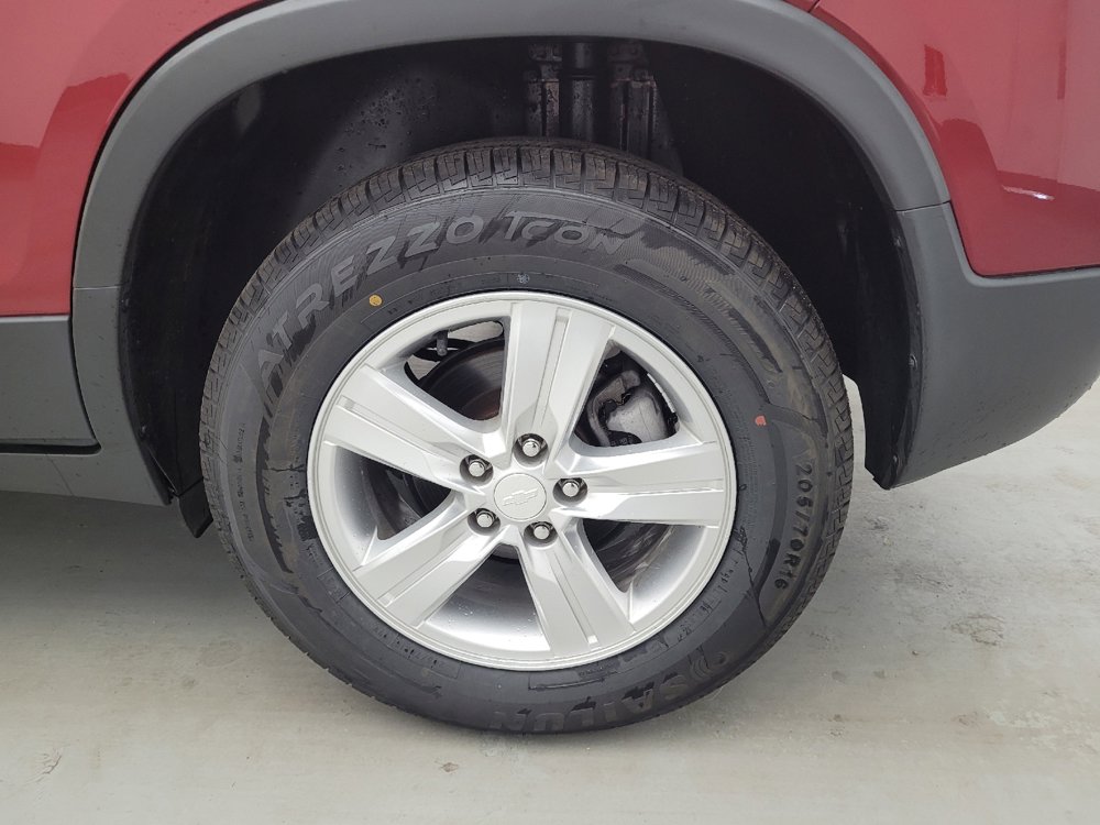 Used 2020 Chevrolet Trax LT w/ LT Convenience Package AWD/4WD image 31
