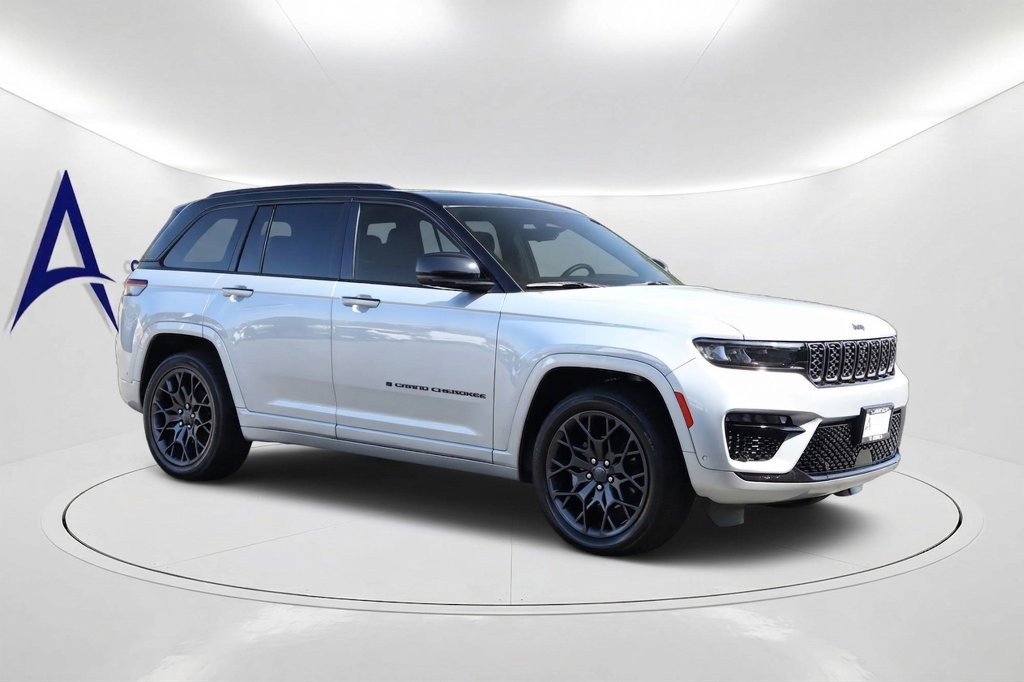 Used 2025 Jeep Grand Cherokee Summit w/ Obsidian Package AWD/4WD image 3