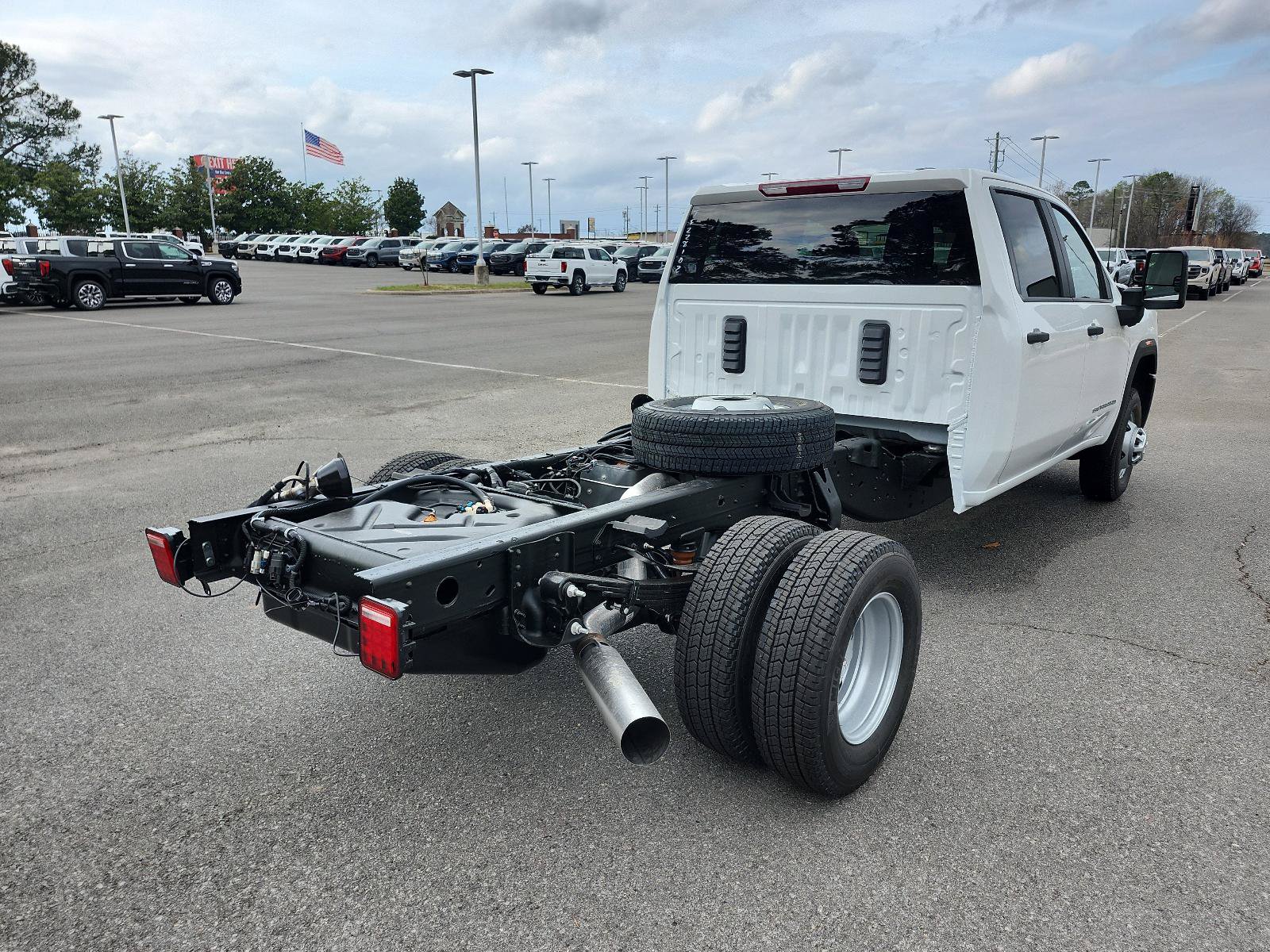 New 2026 GMC Sierra 3500 Pro w/ Convenience Package image 3