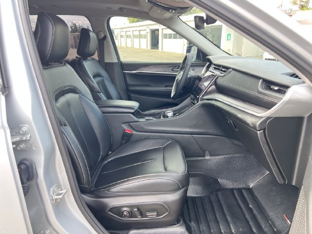 Used 2024 Jeep Grand Cherokee L Limited AWD/4WD image 9
