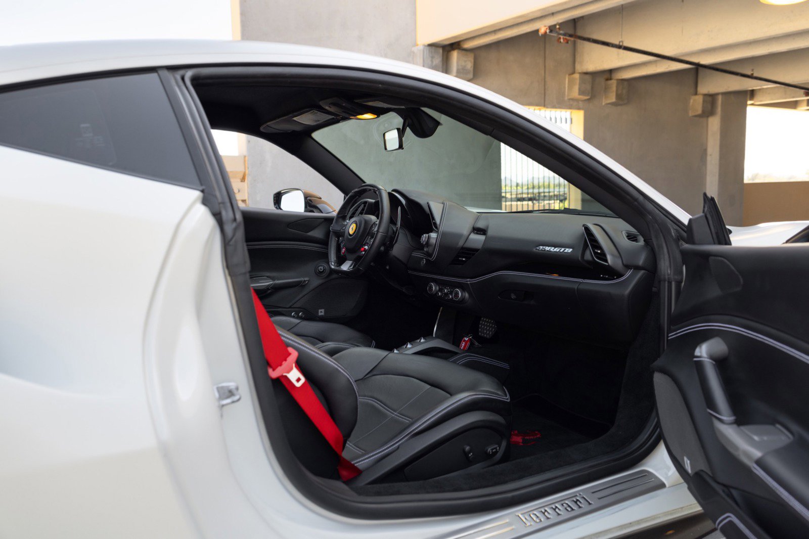 Used 2018 Ferrari 488 GTB RWD image 52